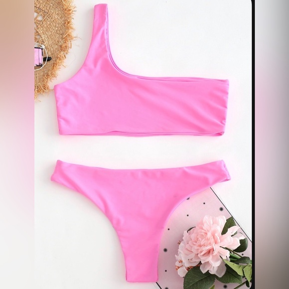 Bikini - Picture 3 of 4